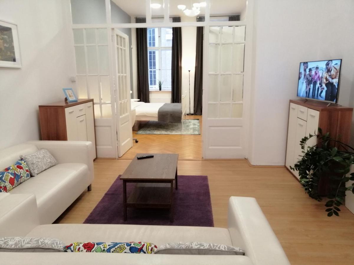 Filinhome Zmaj Jovina Suite Novi Sad Ngoại thất bức ảnh